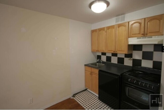 Foto del edificio - Great 2 bedroom apartment on EAST 5 STREET