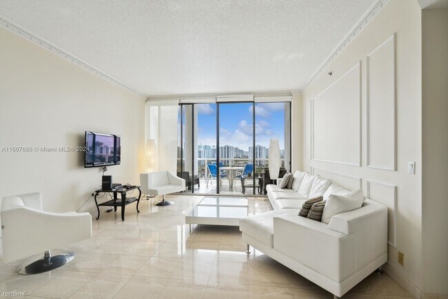 Building Photo - 3 br, 2 bath House - 3600 Yacht Club Dr Ap...