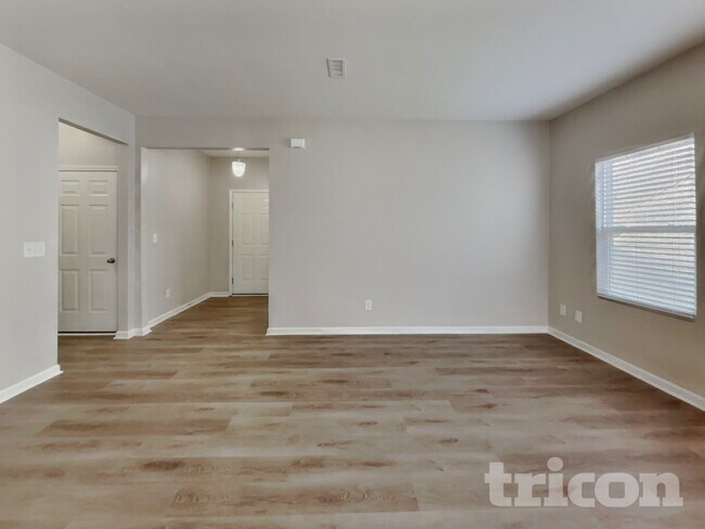 Foto del edificio - 75 Stratford Dr