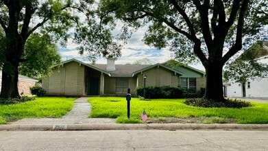 Building Photo - 2607 Bermuda Dunes Dr