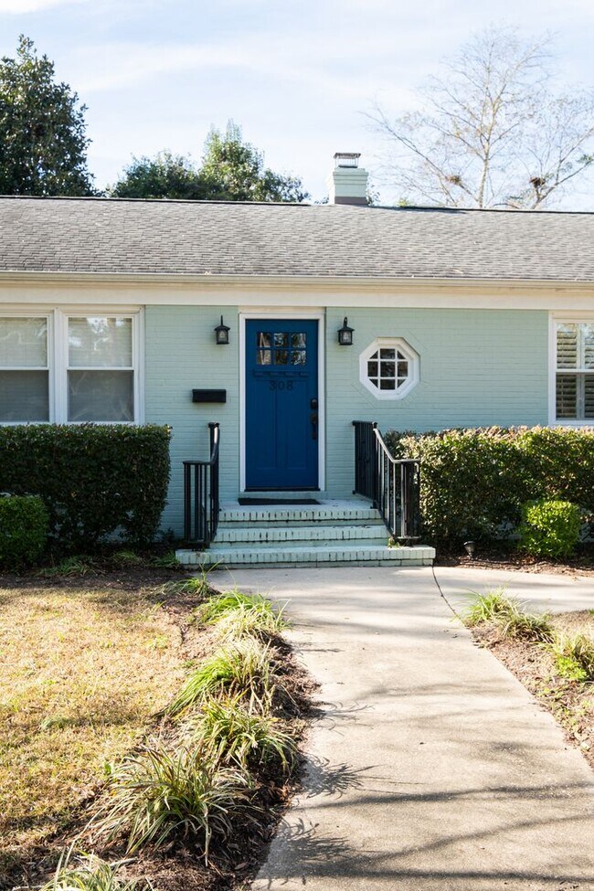 Fully furnished Forest Hills House Rental in Wilmington, NC