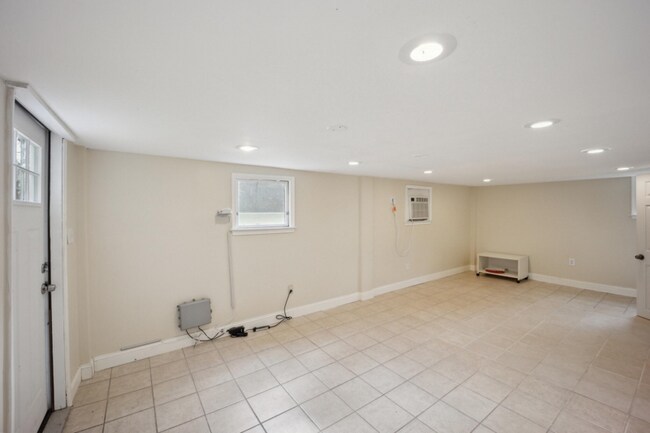 Foto del edificio - 740 River Rd