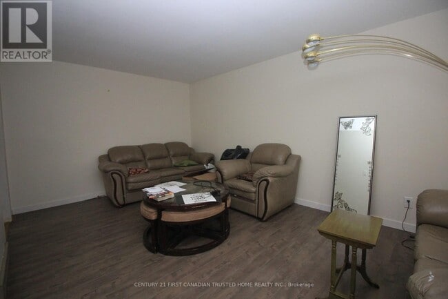Building Photo - 664 Millbank Dr