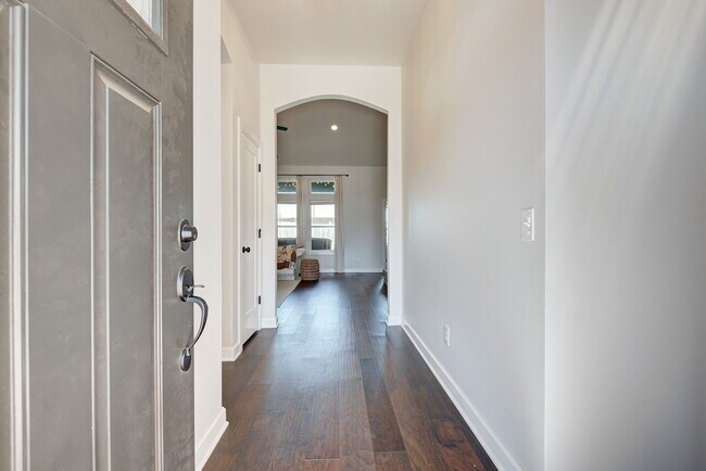 Entrada - 817 Scully Rd