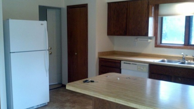 Foto del edificio - 8465 144th St W