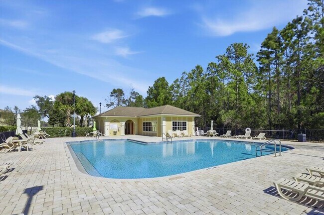 Foto del edificio - 605 Golden Lake Loop