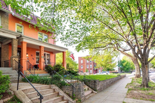 Foto del edificio - Unbeatable Family Home in the City w/ Park...