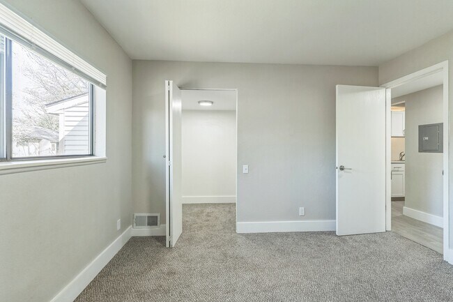 Foto del edificio - Pine Creek Apartments