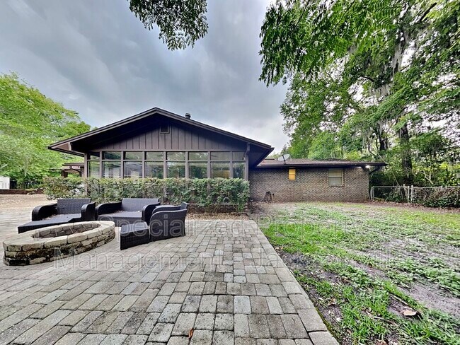Foto del edificio - 5256 Magnolia Oaks Ln