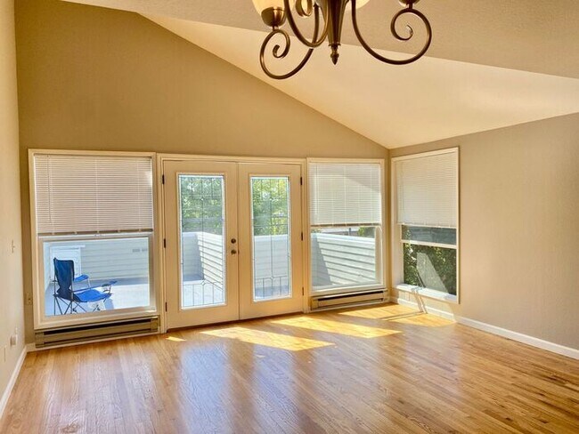 Foto del edificio - Kirkland Townhouse Near Google.