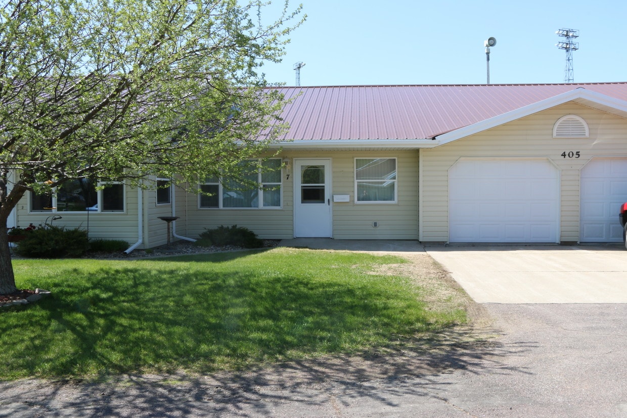 405 Garfield St, Groton, SD 57445 Apartments in Groton, SD
