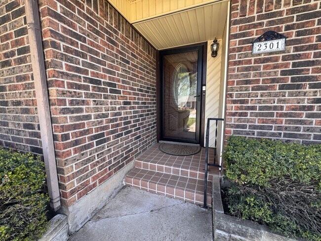 Foto del edificio - 2301 Perrin Dr
