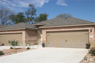 Building Photo - 2556 Pahmeyer Rd