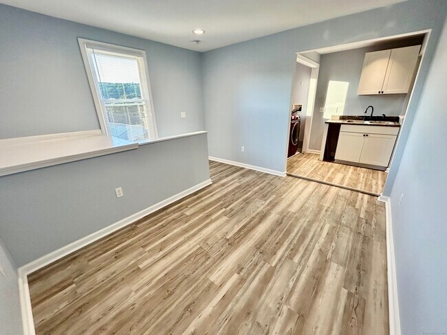 Building Photo - 8 Richards Ave