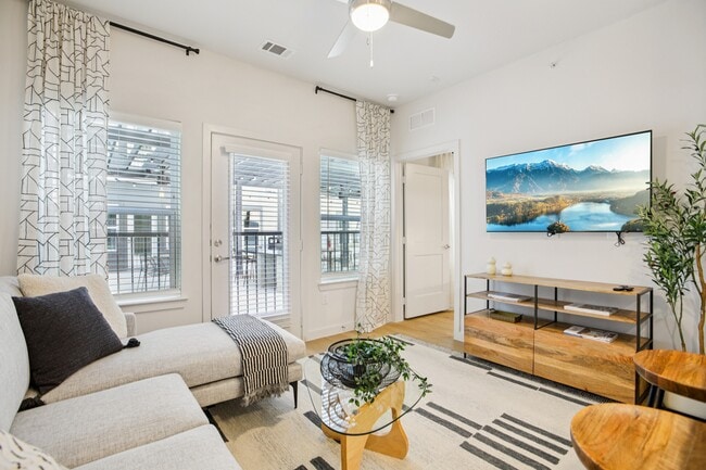 Building Photo - Matador