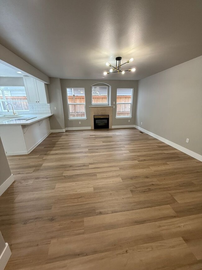 Foto del edificio - 4 Bedroom 2.5 Bath. Cul-de-Sac Home $3649....