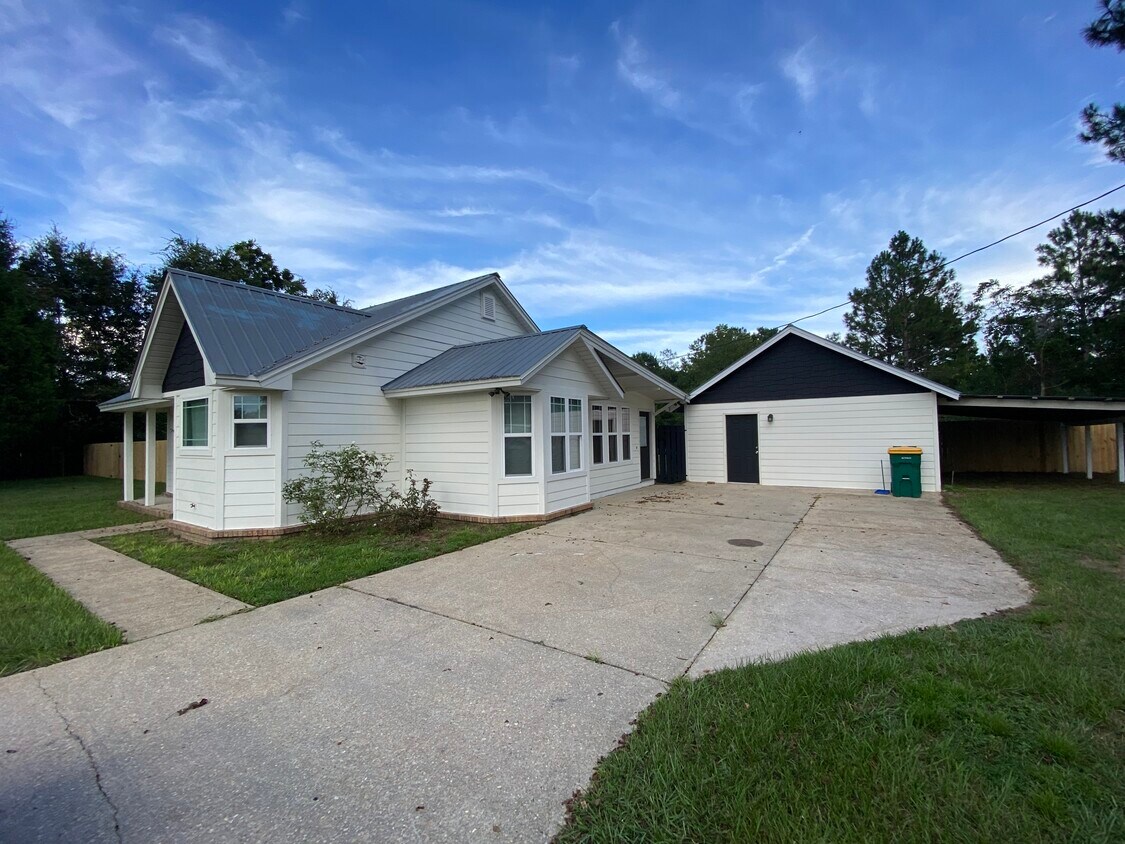 Primary Photo - 6103 Hwy 85 N