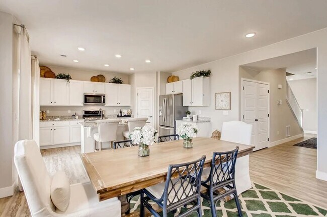 Foto del edificio - Gorgeous 3bed/3bath w/ Mountain Views - Bu...