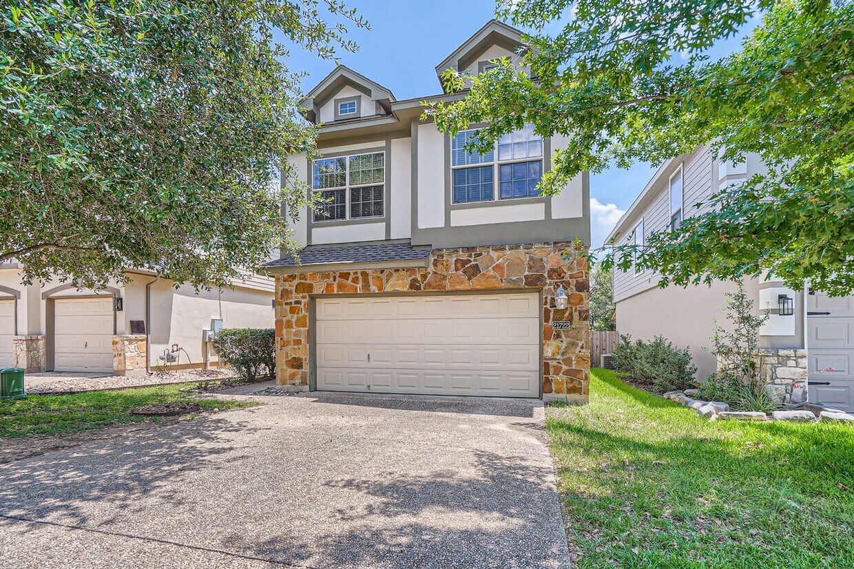 Primary Photo - Beautiful home in gated community!!