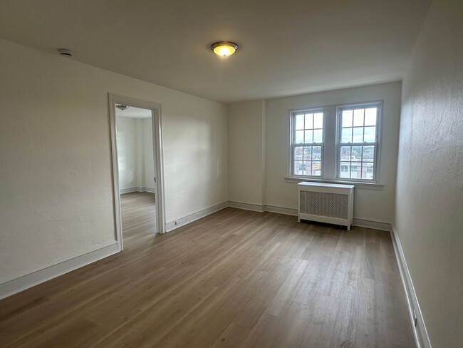 Building Photo - Bright 1 Bed Apartment- Upper Darby