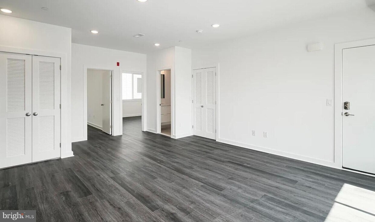 Foto principal - 2645 Titan St