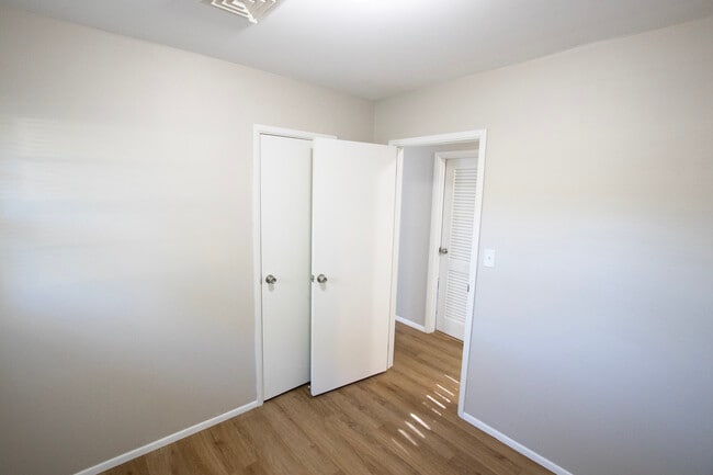 Foto del edificio - 10523 Baker Pl