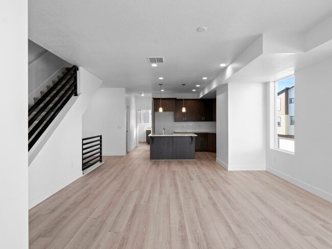 Building Photo - 143 E Amboise Ct