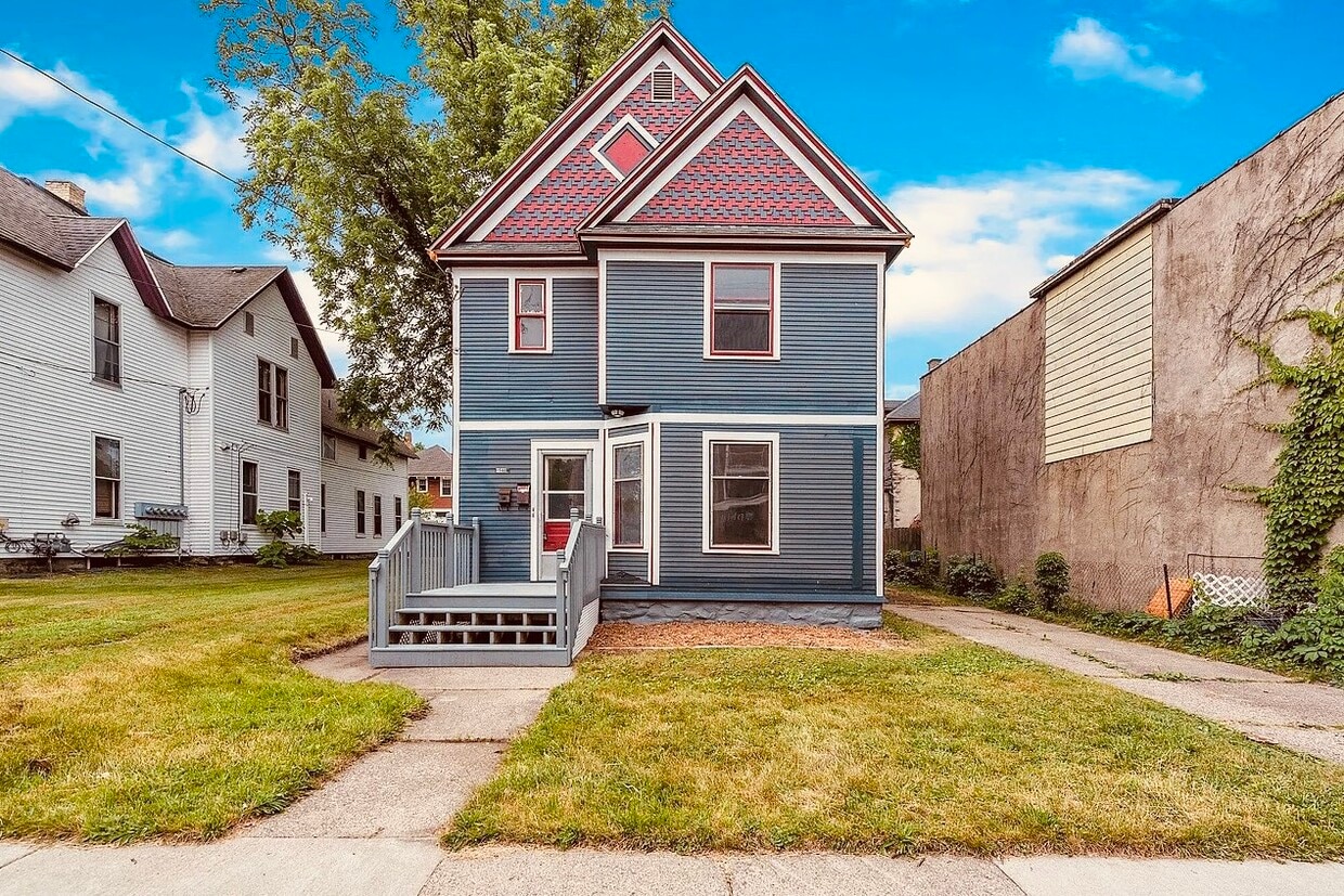 1560 Wealthy St SE Unit 2, Grand Rapids, MI 49506 Apartments in Grand