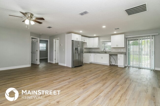 Building Photo - 35849 Dawn Dr