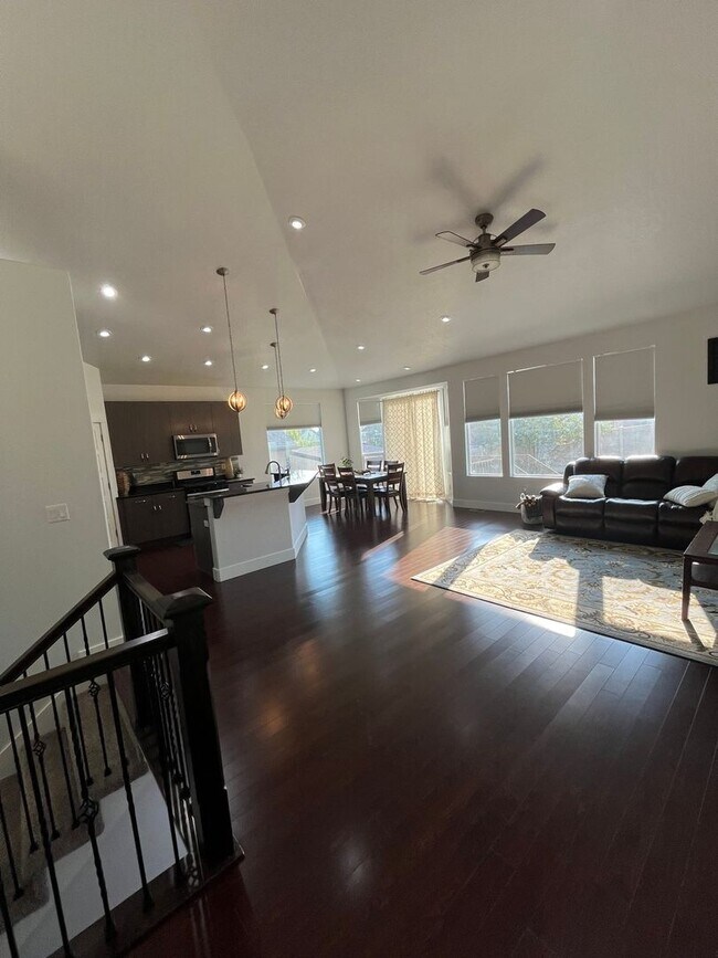 Building Photo - Spacious 5BR Rambler House in Lehi