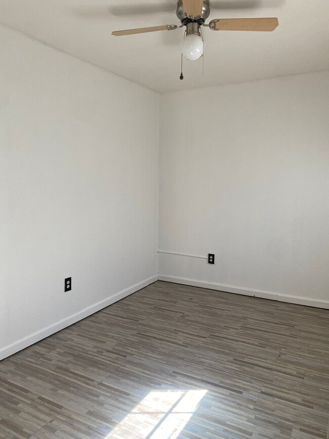 Foto del edificio - 1460 Linden Way