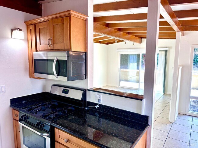 Building Photo - 220 Los Altos Pl