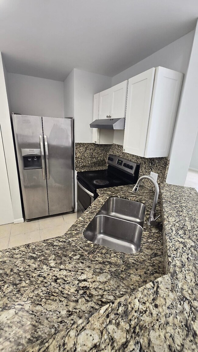 Foto del edificio - 3409 NW 44th St