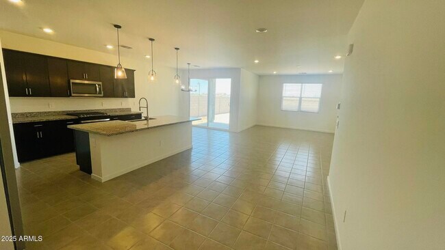 Building Photo - 37406 W San Clemente St
