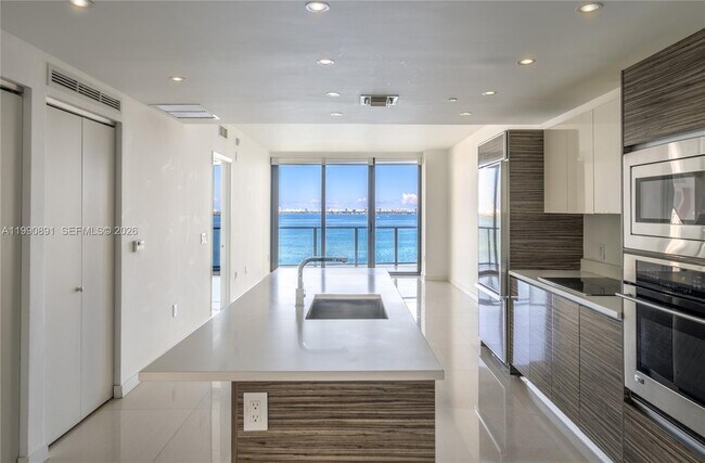 Foto del edificio - 460 NE 28th St