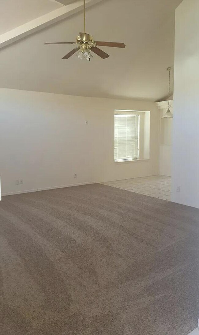 Building Photo - 380 Jardin Bello Ave