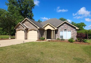 Building Photo - 5906 Amberwood Dr