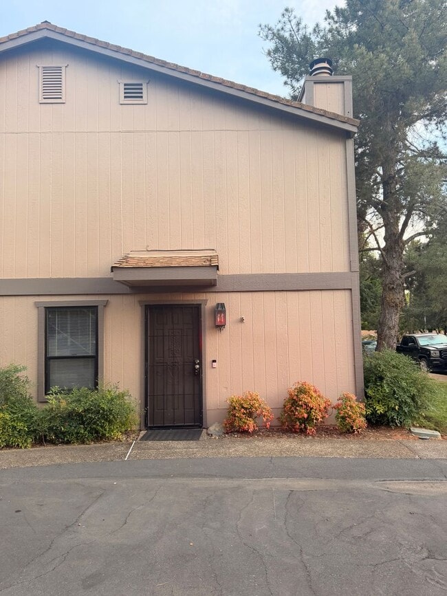 Building Photo - 1975 Bechelli Ln