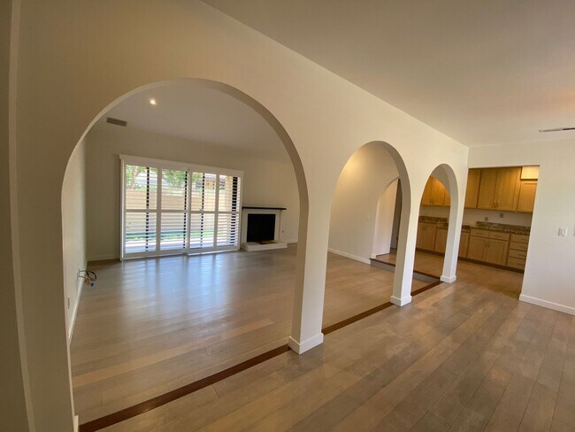 Building Photo - Desirable 2bd/ 1.5ba Condo in Sonoma!