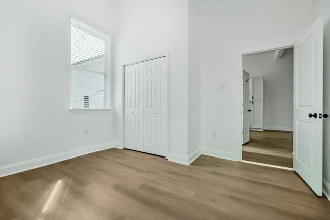 Building Photo - 3324 S Saratoga St