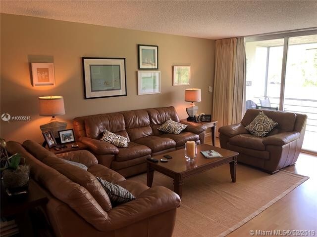 Foto del edificio - 4031 N Cypress Dr