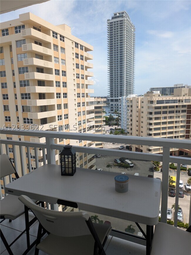 Building Photo - 1849 S Ocean Dr