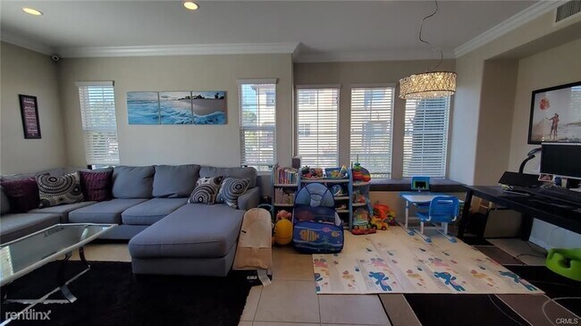 Foto del edificio - 3 br, 2.5 bath Townhome - 1681 Acacia Unit A