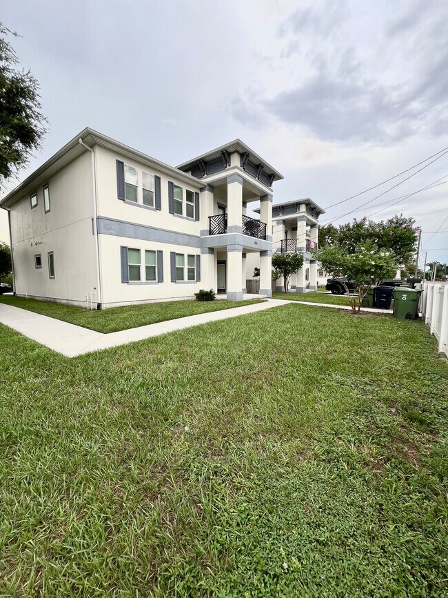 Foto del edificio - 2712 N Tampa St