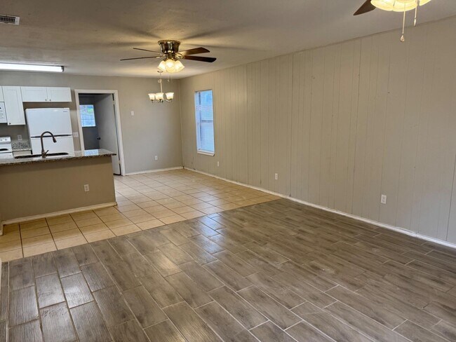 Foto del edificio - 3733 Stoneridge Dr
