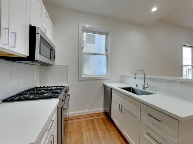 Building Photo - 1 bedroom in San Francisco CA 94133