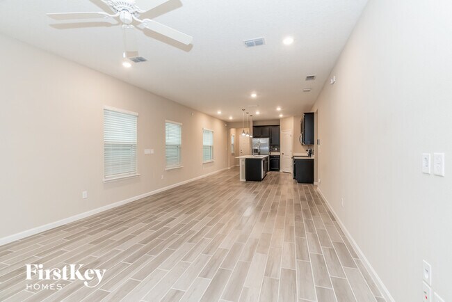 Foto del edificio - 6353 Longleaf Branch Dr
