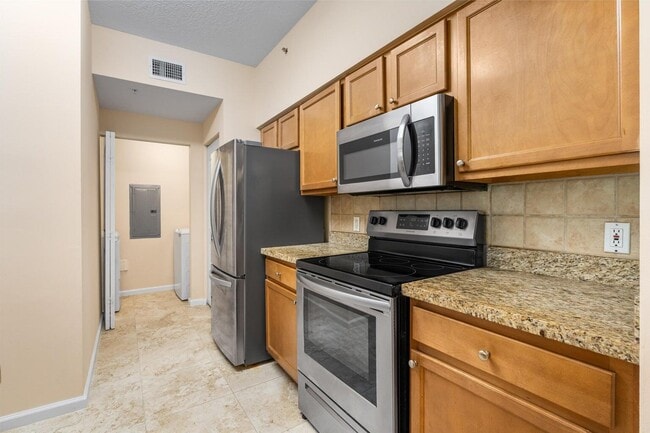 Building Photo - 9901 Baywinds Blvd
