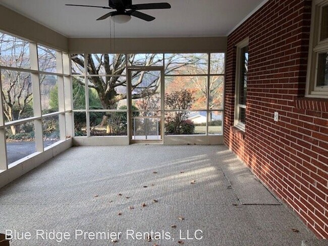 Building Photo - 3 br, 3 bath House - 156 Rolling Green
