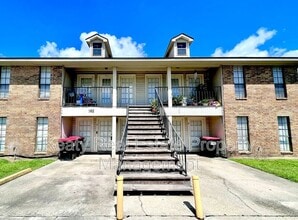 Building Photo - 102 Country Ln